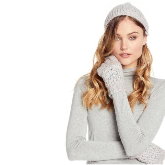 Michael Stars Accessories - 🖐🏻🆕 Michael Stars ★ Tech Knit Glove ★Alabaster